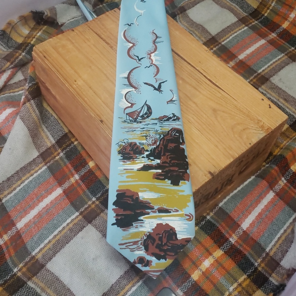 Beautiful D'Zio, shipwreck scene tie